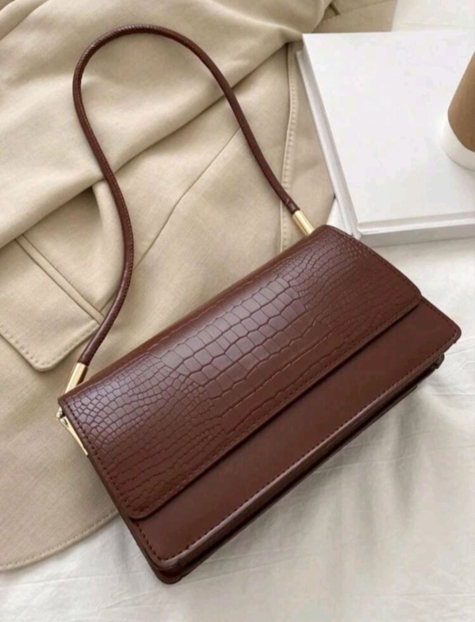 Fashionable Crocodile Embossed Flap Shoulder Bag